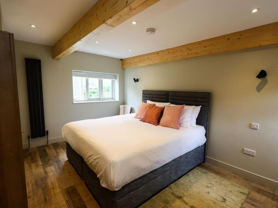 Spacious 1-Bed Apartment With Super King Or Twin In Central Charlbury, Cotswolds Exteriör bild