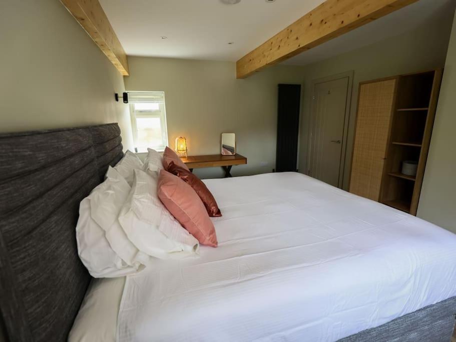 Spacious 1-Bed Apartment With Super King Or Twin In Central Charlbury, Cotswolds Exteriör bild