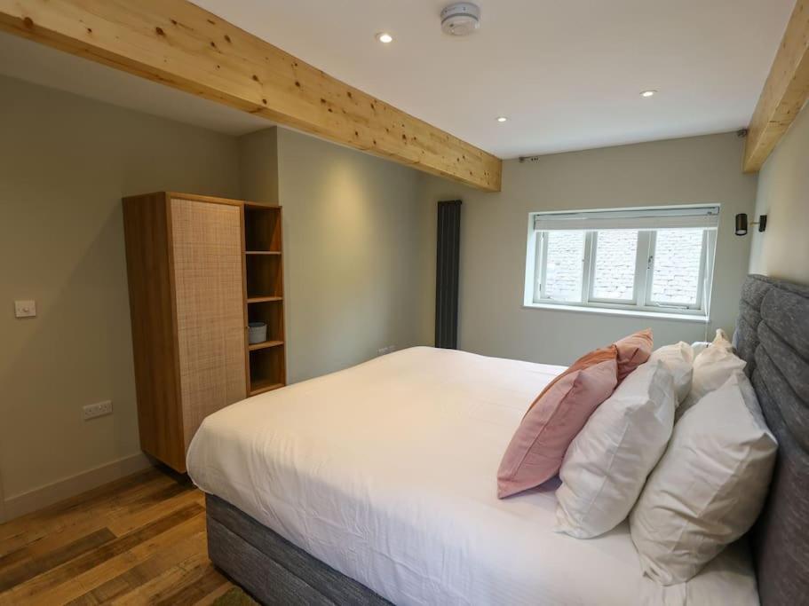 Spacious 1-Bed Apartment With Super King Or Twin In Central Charlbury, Cotswolds Exteriör bild