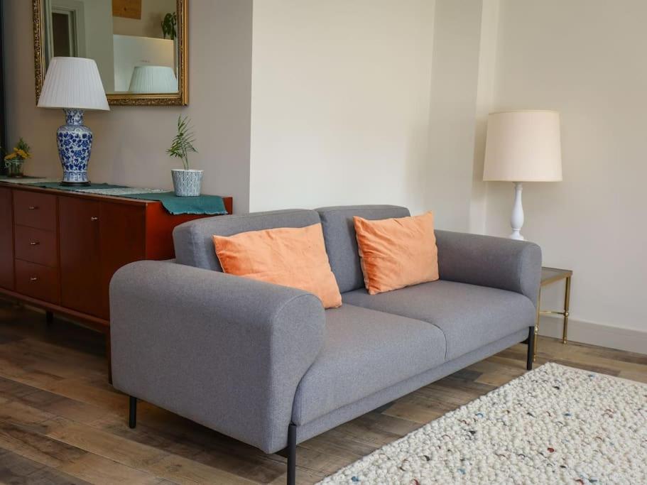 Spacious 1-Bed Apartment With Super King Or Twin In Central Charlbury, Cotswolds Exteriör bild
