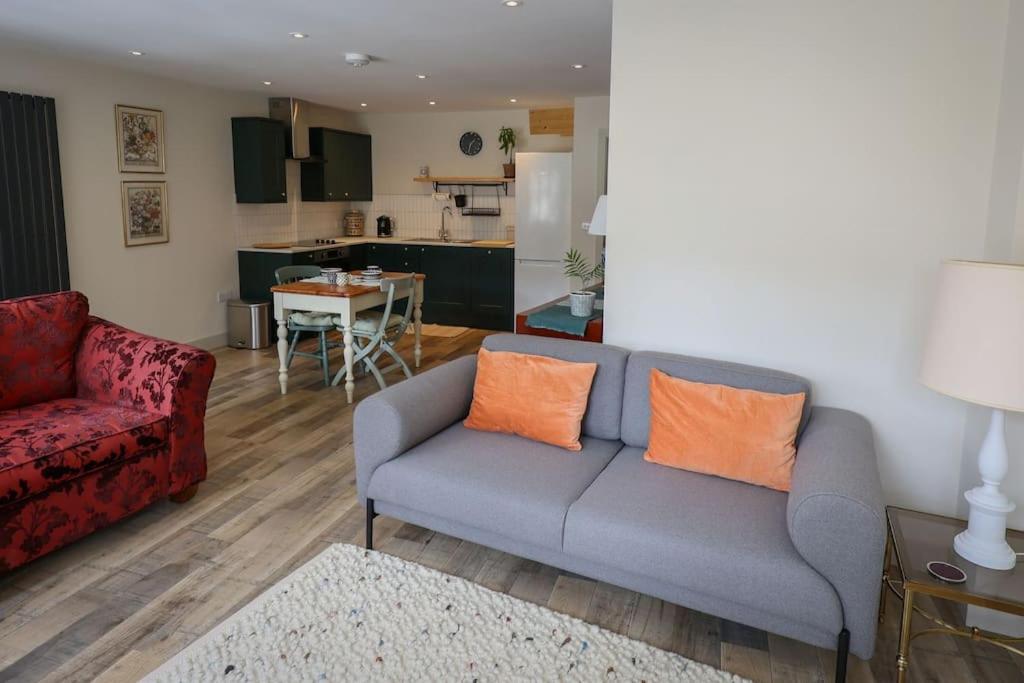 Spacious 1-Bed Apartment With Super King Or Twin In Central Charlbury, Cotswolds Exteriör bild