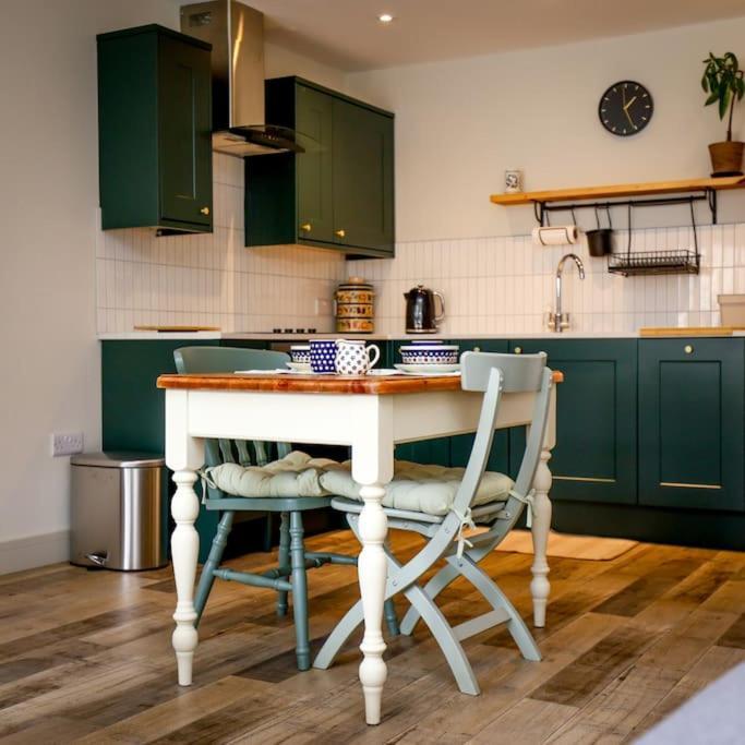 Spacious 1-Bed Apartment With Super King Or Twin In Central Charlbury, Cotswolds Exteriör bild